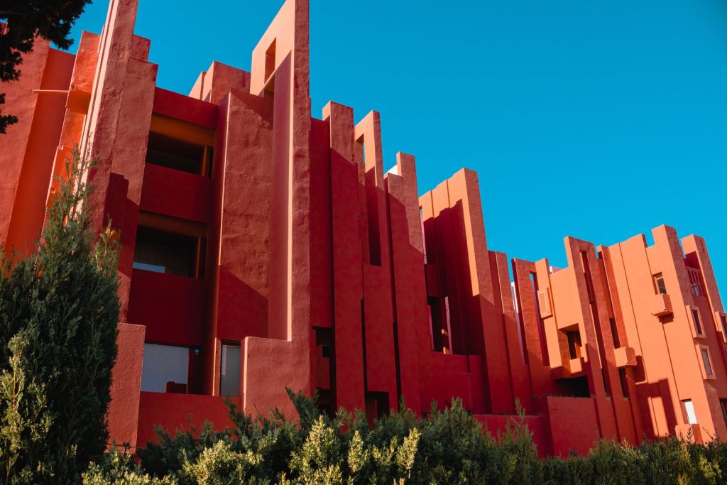 Detalle de la arquitectura de la Muralla Roja en Calpe