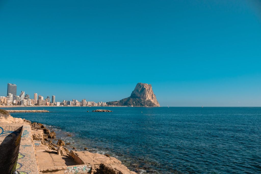 El Peñón de Ifach desde la costa de Calpe