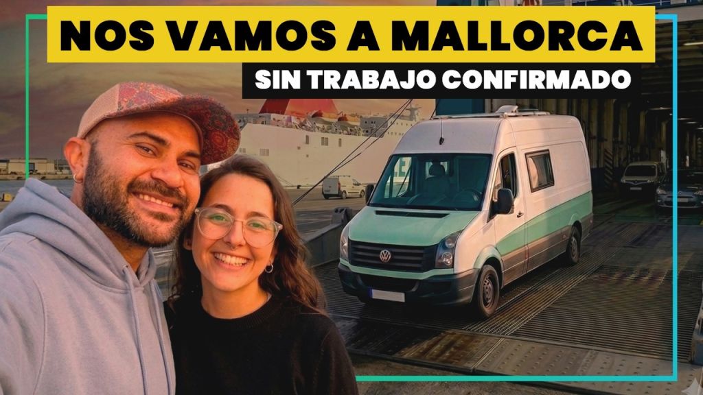Furgoneta camper embarcando en el ferry a Mallorca con perro