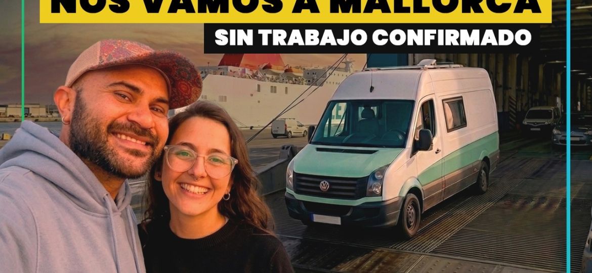 Furgoneta camper embarcando en el ferry a Mallorca con perro